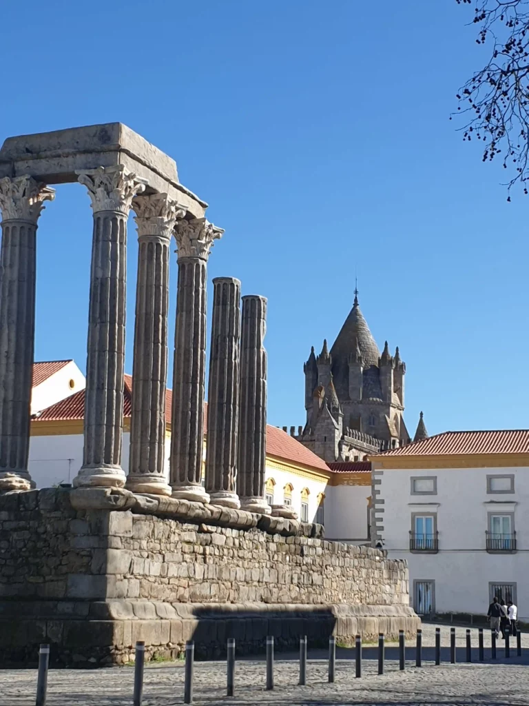 Templo romano, Évora