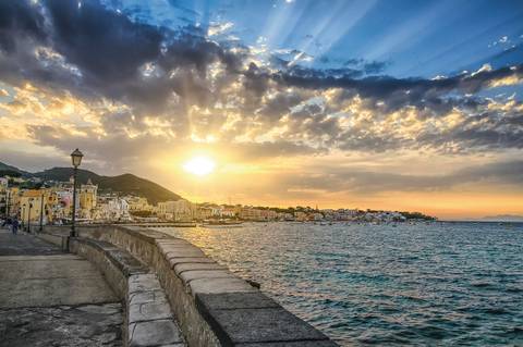 Sonnenuntergang am Wasser, Ischia, Italien