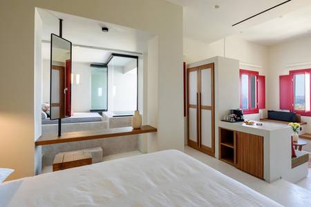 Potnia Theron Suites, Premium