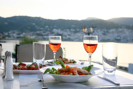 Skopelos Village Suite Hotel, Restaurant/Gastronomie