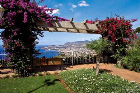 Hotel Ocean Gardens, Sitzplatz im Garten mit Meerblick