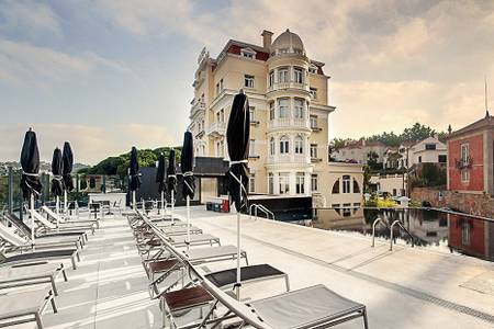 Hotel Inglaterra Estoril, Pool mit Liegen