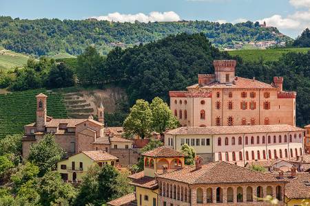 Altstadt Barolo im Piemont